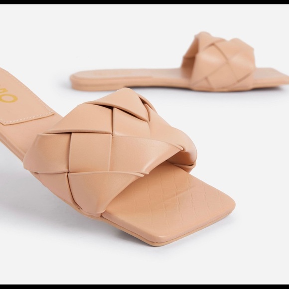 NWT, NEW RULES WOVEN SQUARE TOE FLAT SLIDER SANDAL IN NUDE FAUX LEATHER - Picture 1 of 4